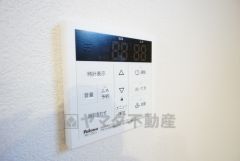 キッチン横からボタンひとつで操作が楽々。