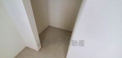収納力豊富なウォークインクローゼット。洋服や小物などを1箇所にまとめて美しい収納を実現します。