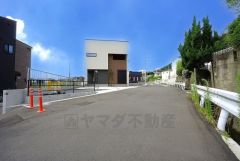 住人以外の車の進入も少なく、小さなお子様を持つご家庭にも安心です。