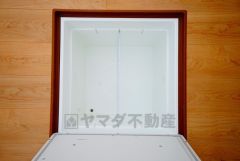 キッチンにある床下収納は、居住スペースを減らさずに買い置きの調味料や非常食などを保管することができます。