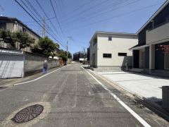 住人以外の車の進入も少なく、小さなお子様を持つご家庭にも安心です。