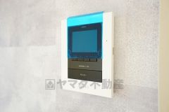 防犯性、セキュリティ対策に安心できるテレビモニター付きインターフォンです。セールスマン対策にもなり安心できます。