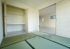 同仕様写真。あると嬉しい1階の一部屋。お子様のお昼寝スペースや客間、お友達やご親戚のお泊り部屋としても使えます。