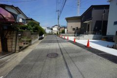 住人以外の車の進入も少なく、小さなお子様を持つご家庭にも安心です。
