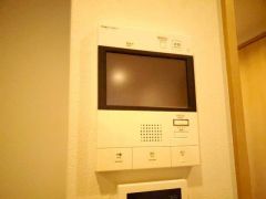 防犯性、セキュリティ対策に安心できるテレビモニター付きインターフォンです。セールスマン対策にもなり安心できます。