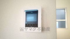 防犯性、セキュリティ対策に安心できるテレビモニター付きインターフォンです。セールスマン対策にもなり安心できます。