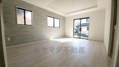 断熱性能の窓ガラスを採用。省エネ、光熱費カットにも貢献します。夏は涼しく、冬は暖かく快適に過ごせますよ＾＾