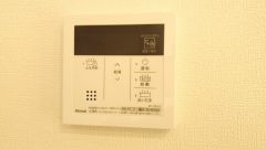 キッチン横からボタンひとつで操作が楽々。