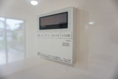 同仕様写真。おいだき機能つきなのでお風呂に入る時間が異なるご家庭には嬉しいですね。ボタン一つで快適で便利な生活が＾＾