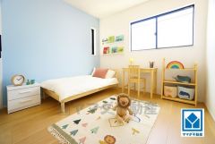 家具はイメージです。住む人のこだわりを活かす洋室。日当たりがよく、寝室としての利用もおすすめ。広めのクローゼットには荷物をすっきり片付けられ、ゆとりのある暮らしが出来ます＾＾