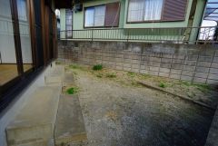 お子様と公園に行けない日も、のびのびお庭で遊べるのがうれしいですね。ガーデニングやお子様のプールなど大活躍です＾＾