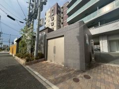 しっかりと扉の閉まるゴミ置き場。ゴミが散らかる心配もありません。