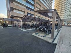 大切な自転車を守れるようロック付きの自転車置き場になっております。