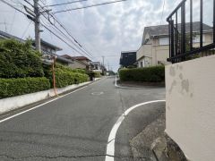 住人以外の車の進入も少なく、小さなお子様を持つご家庭にも安心です。