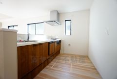 対面式キッチンなのでリビングにいるご家族とコミュニケーションを取りながら洗い物や、お料理が楽しめそうですね＾＾