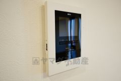 同仕様写真。防犯性、セキュリティ対策に安心できるテレビモニター付きインターフォンです。セールスマン対策にもなり安心できます。