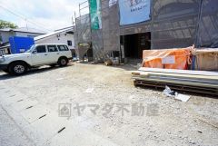 駐車スペースはゆとりある2台分を確保。マイカー用に、お客さま用に、余裕を持ってご利用いただけます。