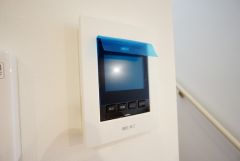 防犯性、セキュリティ対策に安心できるテレビモニター付きインターフォンです。セールスマン対策にもなり安心できます。