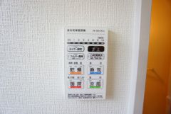 浴室暖房乾燥機には、暖房、乾燥、涼風、換気の4つの機能が付いています。タイマー付きです。換気・雨の日の洗濯も安心です＾＾