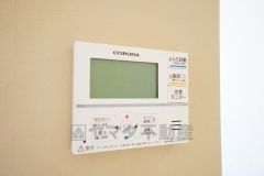 キッチン横からボタンひとつで操作が楽々。