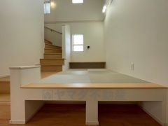 同仕様写真。リビング隣には、マルチスキップを用意。客間としてはもちろん、お子様のお昼寝スペースや書斎としても活躍してくれそうです＾＾