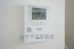 防犯性、セキュリティ対策に安心できるテレビモニター付きインターフォンです。セールスマン対策にもなり安心できます。