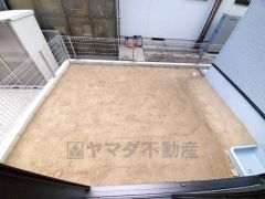 ちょっとしたお庭付きです＾＾リビングからアクセス出来るので、ウッドデッキを置いて寛ぎの空間を作れますね＾＾