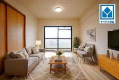 家具はイメージです。大きな窓のあるリビングは、陽光あふれる明るい空間です。居心地良く、ご家族皆がゆったりくつろげる憩いの空間となりそうです。