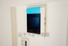 防犯性、セキュリティ対策に安心できるテレビモニター付きインターフォンです。セールスマン対策にもなり安心できます。