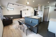 家族が集まる開放的なリビング。思い思いの時間を過ごしたり、家族みんなで食事をしたり、素敵な団らんの場になりますね＾＾