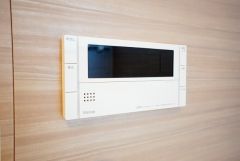 湯量・湯温の設定、そして保温までワンタッチのフルオートバス。便利な追い炊き機能付きです。