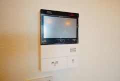 防犯性、セキュリティ対策に安心できるテレビモニター付きインターフォンです。セールスマン対策にもなり安心できます。
