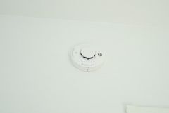 火災発生をいち早く知らせてくれる火災報知器は標準装備です。