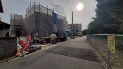 現地（2025年11月4日）撮影。住人以外の車の進入も少なく、小さなお子様を持つご家庭にも安心です。落ち着いた住宅地内で快適な生活を実現してみませんか。