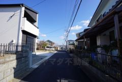 住人以外の車の進入も少なく、小さなお子様を持つご家庭にも安心です。