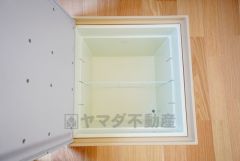 キッチンにある床下収納は居住スペースを減らさずに日用品のストックが収納可能＾＾