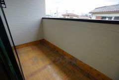 陽当たりの良いバルコニーです。お洗濯やお布団干しはもちろん、日光浴スペースにも。