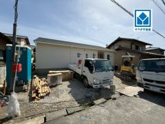 現地（2026年4月21日）撮影。生活がワンフロアで完結する平屋建て＾＾駐車並列5台。落ち着いた暮らしをお求めの方に＾＾