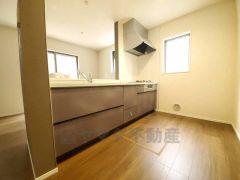 カウンタートップは耐熱性に優れており、日ごろのお掃除もふき取るだけでＯＫ。