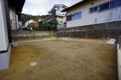 お子様と公園に行けない日も、のびのびお庭で遊べるのがうれしいですね。ガーデニングやお子様のプールなど大活躍です＾＾