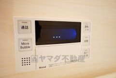湯量・湯温の設定、そして保温までワンタッチのフルオートバス。便利な追い炊き機能付きです。