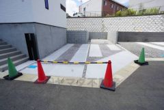 3台まで並列駐車できるので、急な来客時やお子様が成人して車を所有するようになっても安心です。