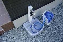 お庭に外水栓付き。庭掃除や植物への水やり、お子様用のプールなど大活躍すること間違いなし。