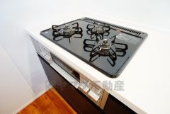 複数の調理を一度に行うことができる3口コンロ。効率よくお料理が出来ます。毎日のお料理も楽しくなりますね＾＾