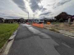 現地（2025年9月22日）撮影。住人以外の車の進入も少なく、小さなお子様を持つご家庭にも安心です。