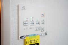 浴室暖房乾燥機には、暖房、乾燥、涼風、換気の4つの機能が付いています。タイマー付きです。換気・雨の日の洗濯も安心です＾＾
