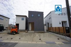 シンプルでいつまでも飽きのこないデザインが周囲の環境に調和し、どんなご家族にもフィットするデザインです＾＾