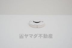 火災による煙や熱を感知して、警報音やブザー等で火災の発生を知らせてくれる火災警報器。