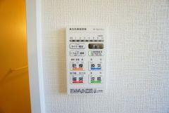 浴室暖房乾燥機付き＾＾梅雨の時期や花粉、PM2.5が酷いときなどの洗濯を干すのに重宝しそうですね＾＾