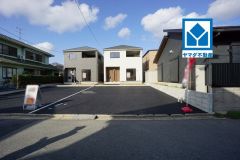 現地（2026年3月4日）撮影。古賀駅徒歩11分、都心へのアクセス良好。スーパーやコンビニなども近く周辺環境充実。快適でゆとりのある生活空間で新生活を始めましょう^^